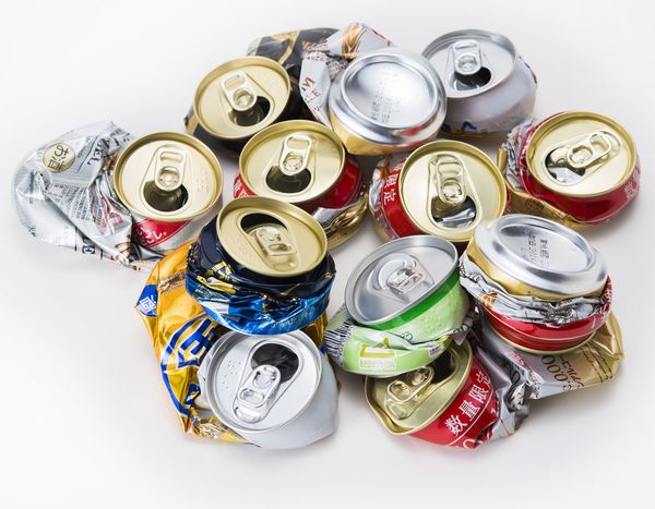 アルミ製のホイールナットはやめろ タイヤが外れる危険あり